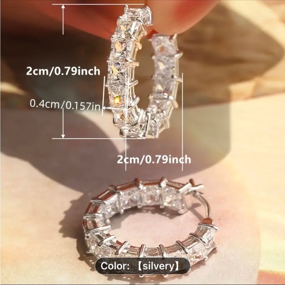 Medium size hoop earrings - Picture 4 of 4